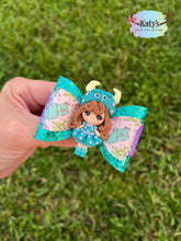 Load image into Gallery viewer, Monster Friends mini clay bow
