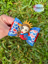 Load image into Gallery viewer, Lady Liberty Mermaid mini clay bow

