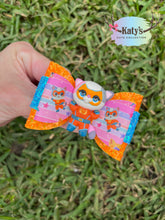 Load image into Gallery viewer, Superhero Cat mini clay bows

