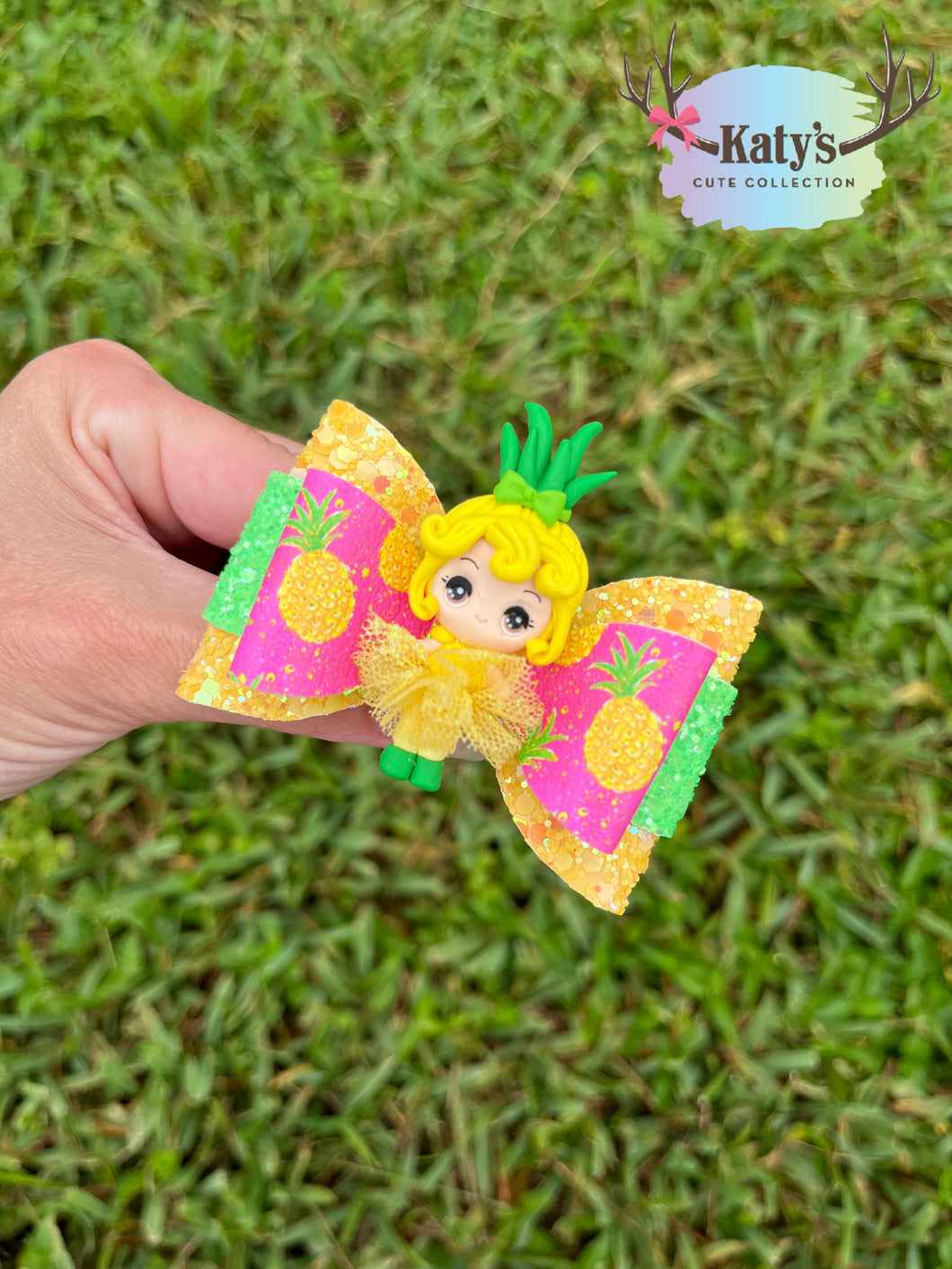 Pineapple Girl mini clay bow