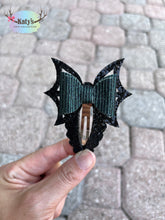 Load image into Gallery viewer, Ragdoll &amp; Skeleton Web snap clips
