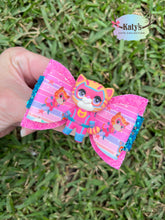 Load image into Gallery viewer, Superhero Cat mini clay bows
