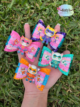 Load image into Gallery viewer, Superhero Cat mini clay bows
