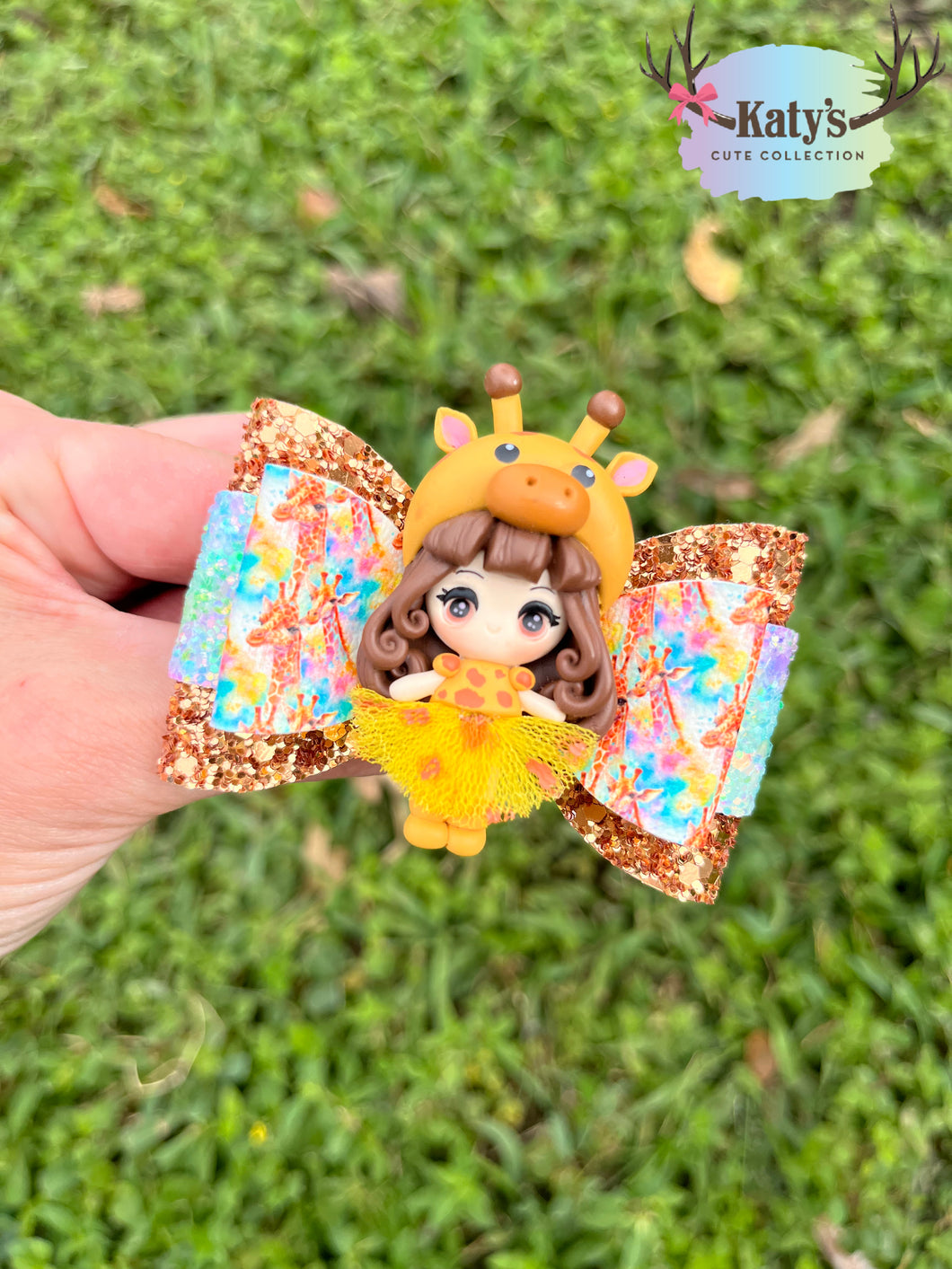 Giraffe Girl mini clay bow