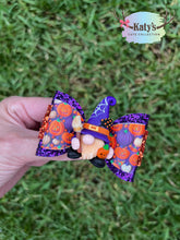 Load image into Gallery viewer, Halloween Gnome mini clay bow

