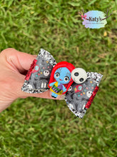 Load image into Gallery viewer, Ragdoll w/ Skeleton Balloon mini clay bow
