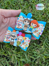 Load image into Gallery viewer, Balloon Couple clay piggies
