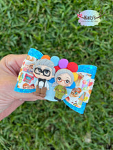 Load image into Gallery viewer, Balloon Couple clay piggies
