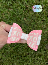 Load image into Gallery viewer, XO mini bows
