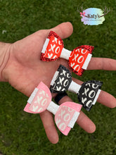 Load image into Gallery viewer, XO mini bows
