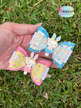 Load image into Gallery viewer, Pink Bunny mini clay bow
