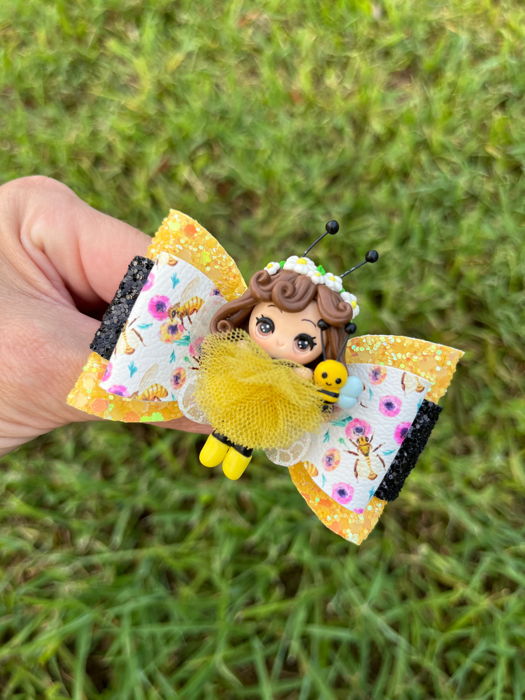 Bumblebee Girl mini clay bow