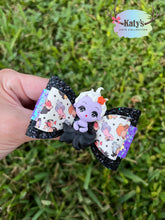 Load image into Gallery viewer, Toddler Villains mini clay bows
