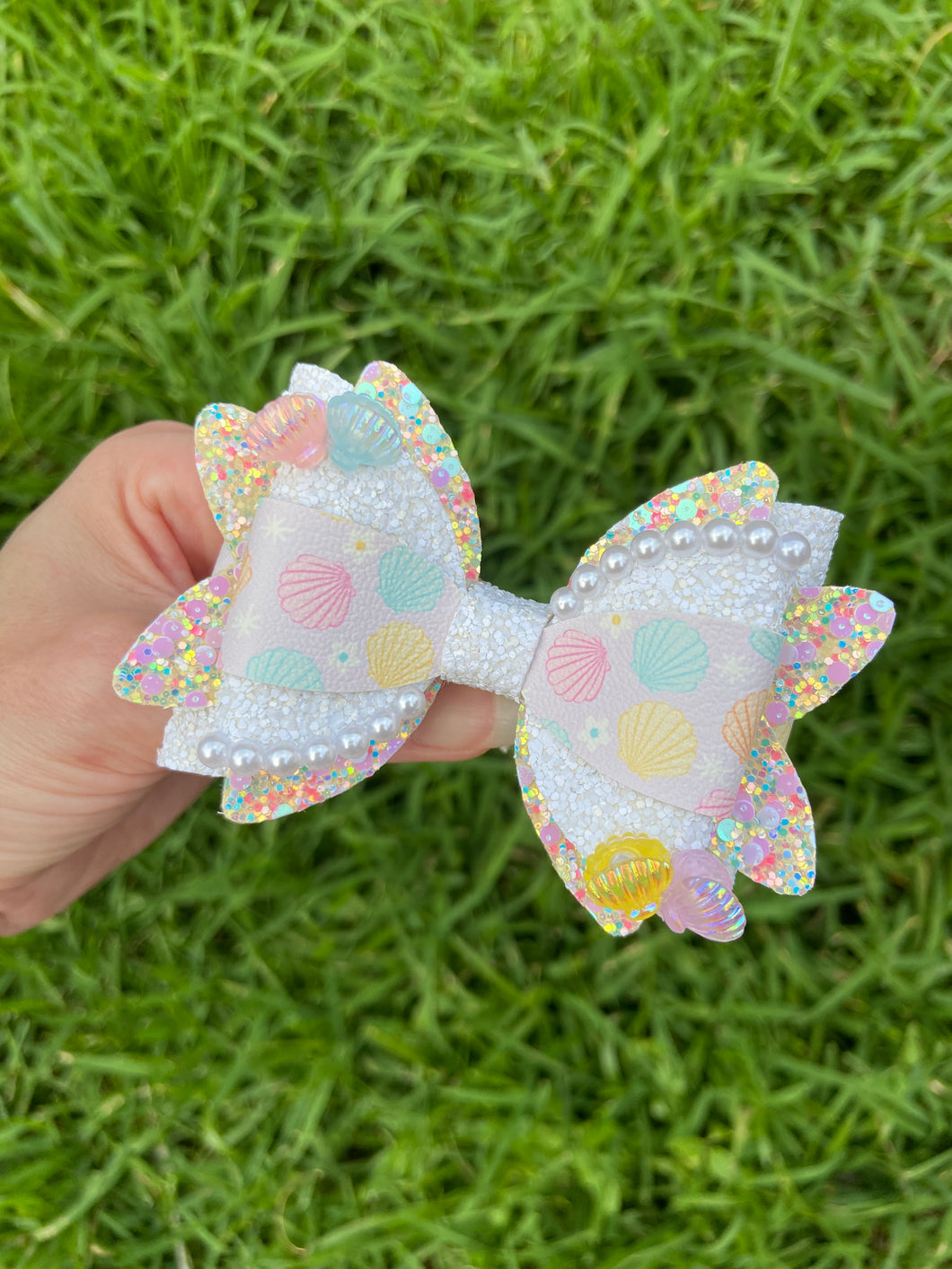 Seashell bow