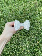 Load and play video in Gallery viewer, Pearly mini bows
