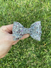 Load and play video in Gallery viewer, Pearly mini bows
