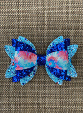 Load image into Gallery viewer, Patriotic Tye Dye bow
