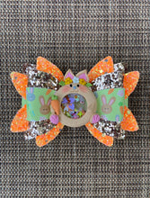 Load image into Gallery viewer, Bunny Shaker clay bow
