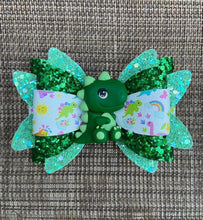 Load image into Gallery viewer, Green Dinosaur clay bow
