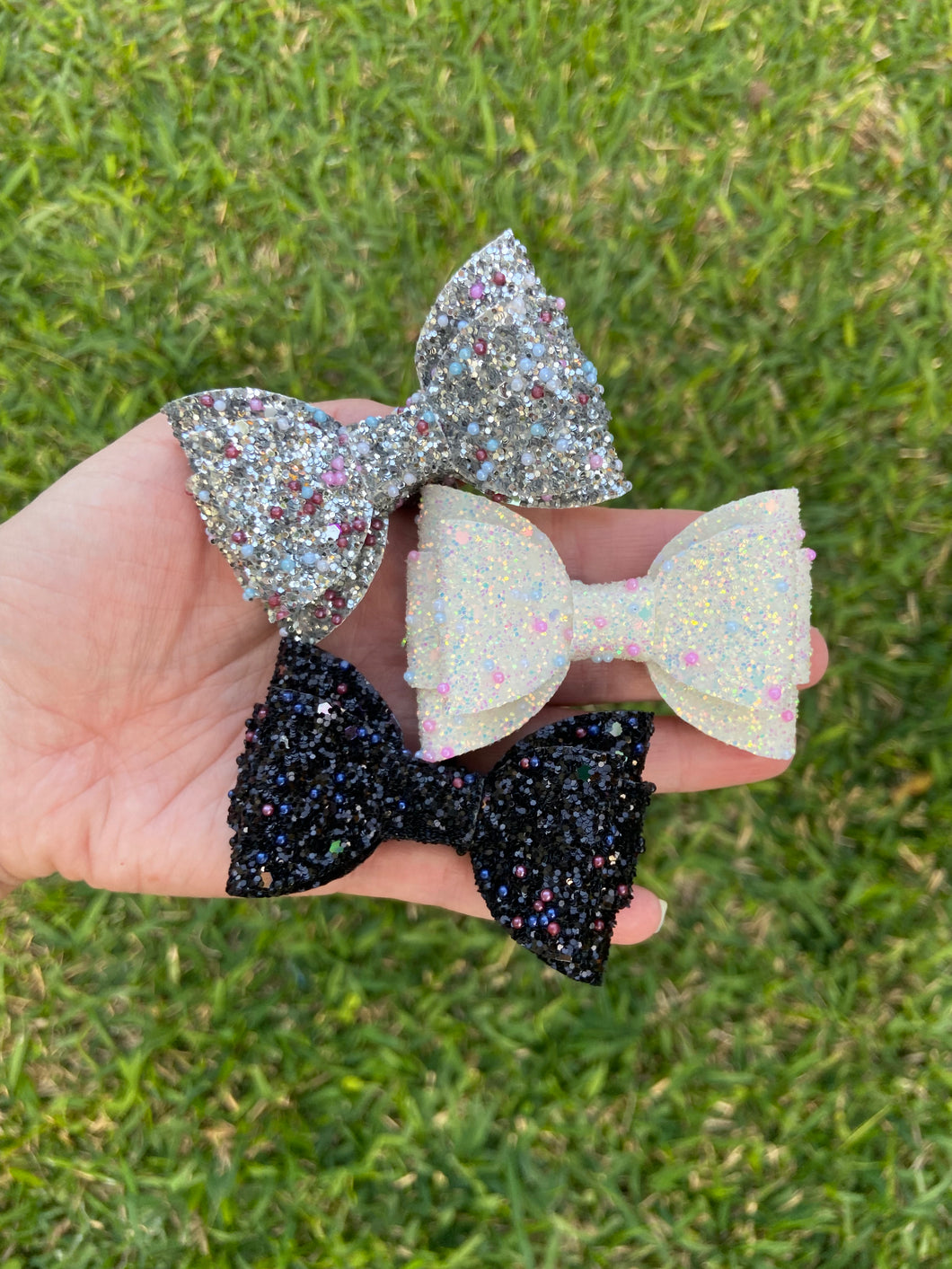 Pearly mini bows