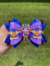 Load image into Gallery viewer, Stones Villain clay bow
