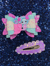Load image into Gallery viewer, Aqua Mermaid clay bow &amp; snap clip set
