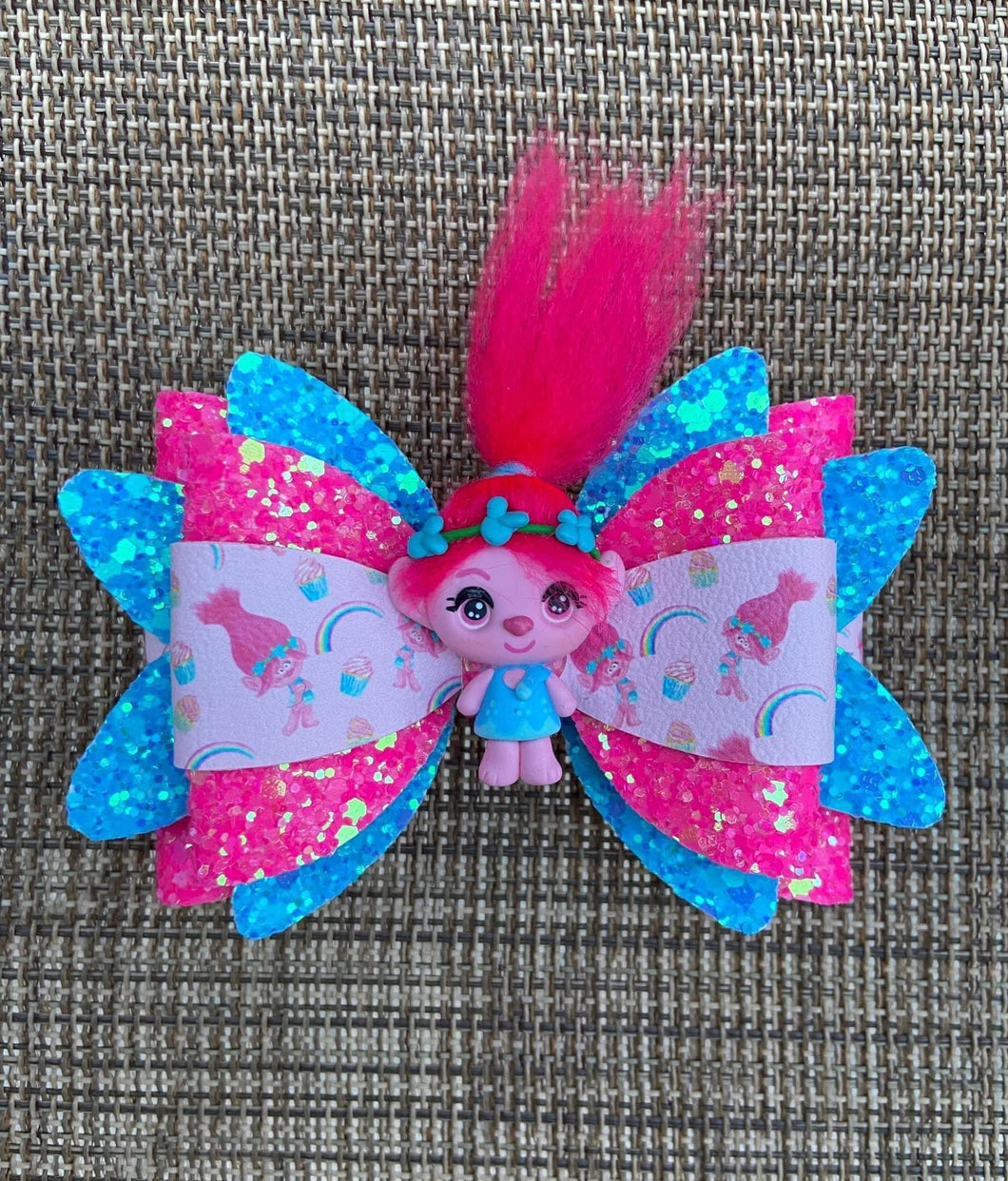 Pink Troll Singer clay bow